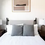 Landing Modern Apartment With Amazing Amenities